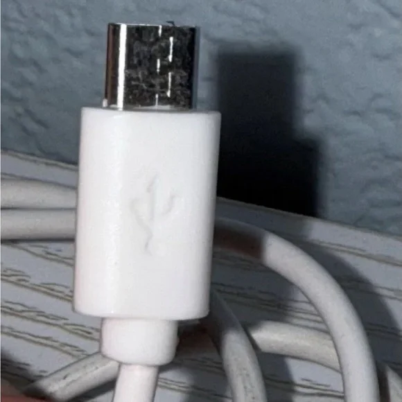 Ideal of Sweden Green/Gold/White Marble Wireless Magnetic Universal Charger - Picture 4 of 7